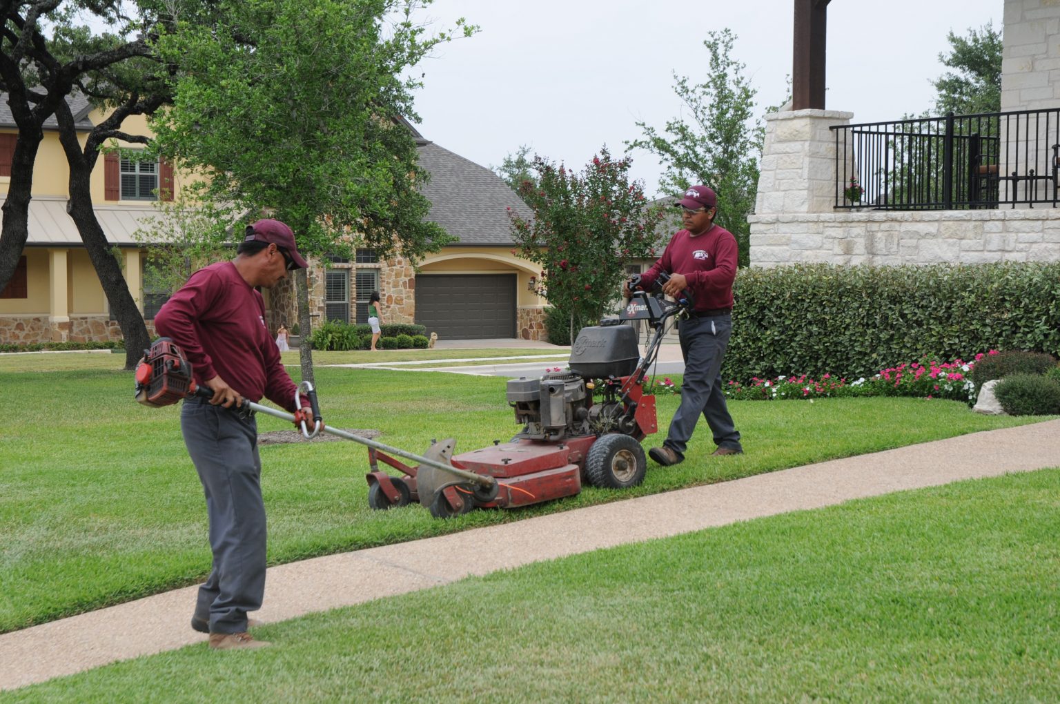 5 Reasons To Hire A Professional Lawn Care Service 2023 Guide Urban 