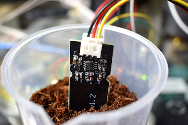 how-does-a-soil-moisture-sensor-work-2023-guide-urban-farm-online